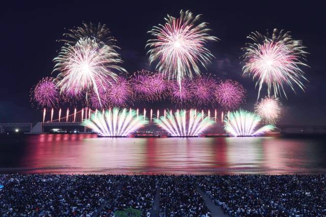 지난해 부산 광안리해수욕장 일대에서 열린 제19회 부산불꽃축제. 부산일보DB