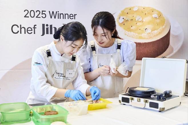 미니 아뜰리에를 진행중인 길지호 셰프