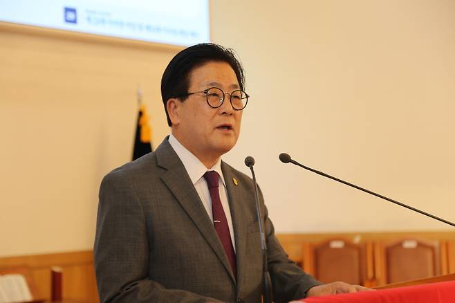 ▲윤찬우 前 이사장이 이임사를 전하고 있다.