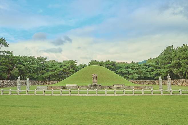김해 수로왕릉. 높이 5m의 원형봉토분으로, 납릉이라는 별칭으로도 불린다. 사진=도진영