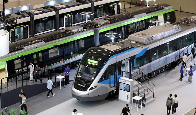 윤석열 정부에서 임명된 공공기관 인사들에 대한 교체가 본격화될 전망이다. 국토교통부 산하 철도와 항공, 도로 분야 기관장들의 거취가 주목된다. 사진은 2025 부산국제철도기술산업전 모습. /사진=뉴스1