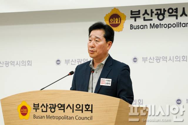 ▲부산 강서구는 1일 부산시의회에서 기자회견을 열고 세계로우남기독아카데미와 관련된 특혜 논란에 대해 반박했다.ⓒ프레시안(강지원)