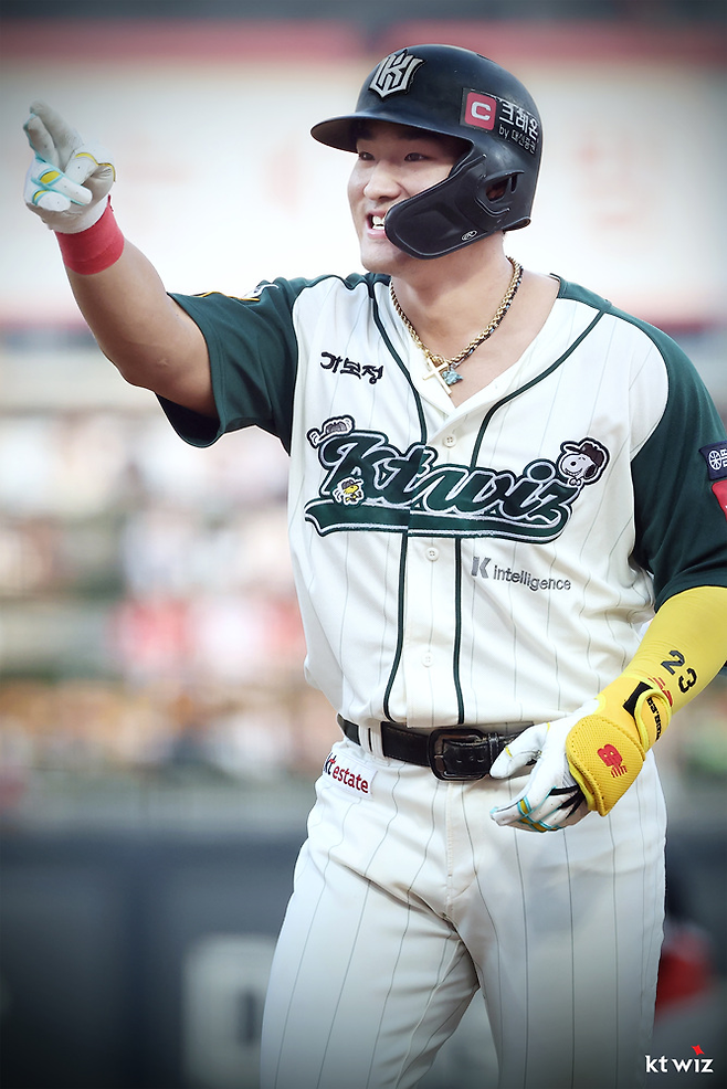 부상 등으로 최근 타격지표가 떨어지고 있는 안현민. 사진=KT위즈