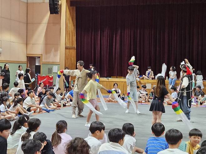 마당극 '청아청아 내딸 청아' 모습.