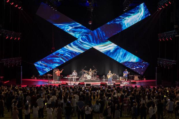 \'ACC 엑스뮤직페스티벌’이 지난달 29~31일 ACC 일원에서 펼쳐졌다. 싱어송라이터 오존과 카더가든의 공연 모습.
ⓒACCF BHT00