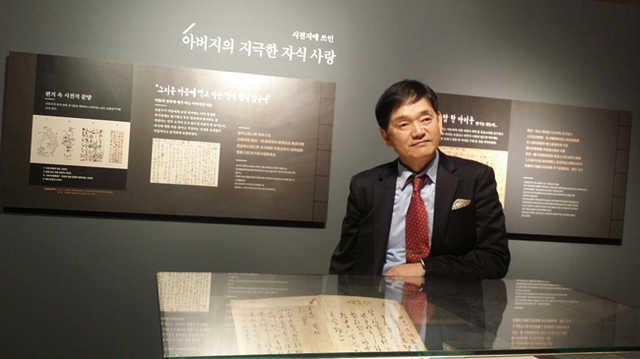 국립중앙도서관에서 열린 ‘동혼재의 고문헌 사랑, 기탁으로 빛나다’ 전시 간담회 당시 석한남 연구자의 모습. 본인 제공