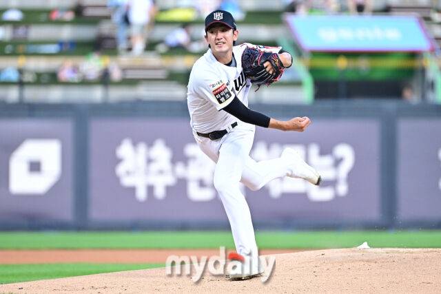 3일 경기도 수원 KT위즈파크에서 열린 '2025 신한 SOL BANK KBO리그' 키움 히어로즈와 KT 위즈 경기. KT 선발 고영표가 힘차게 투구하고 있다./마이데일리