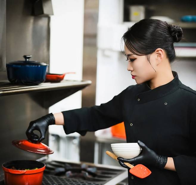 요리를 하는 정지선 셰프. 티엔미미 제공