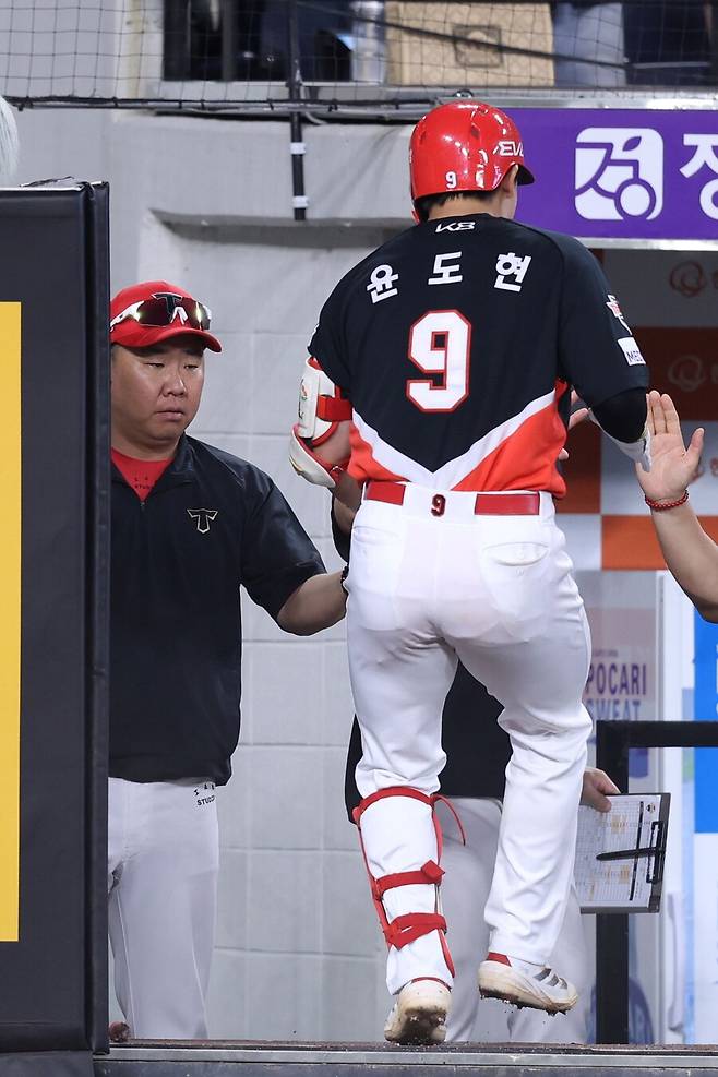▲ 2일 1군에 합류한 윤도현은 첫 타석에서 안타에 이어 두 번째 타석에서는 홈런까지 터뜨렸다 ⓒKIA타이거즈