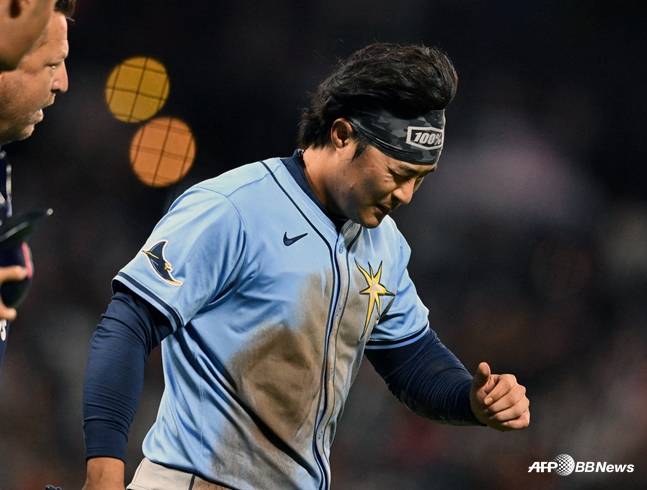 지난 8월 17일 샌프란시스코 자이언츠전 도중 교체되는 김하성. /AFPBBNews=뉴스1/AFPBBNews=뉴스1