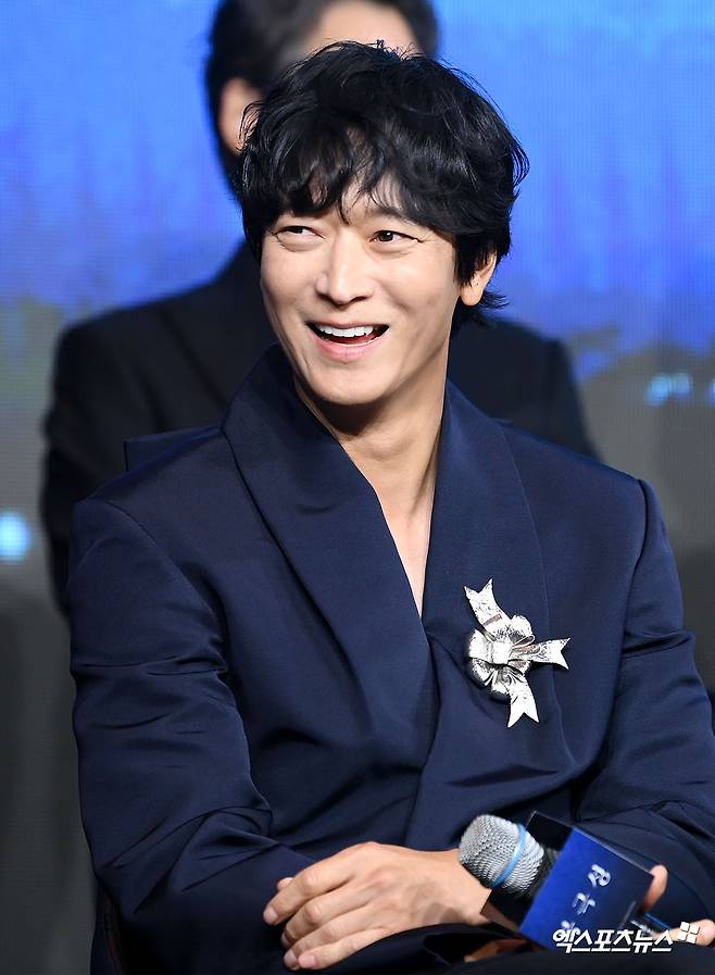 강동원 '느좋? 일단 같이 웃자'