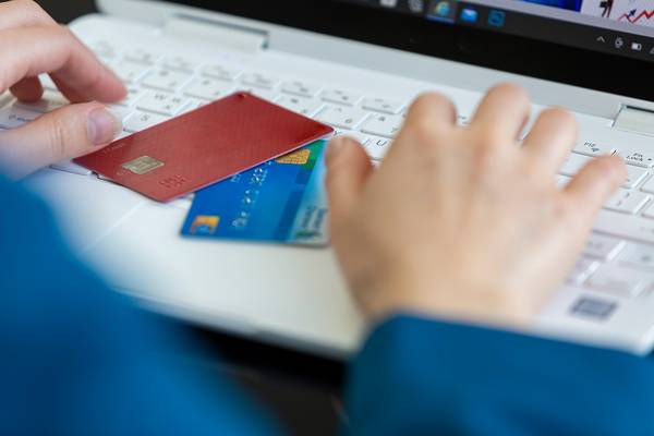 알리익스프레스는 지난 2023년부터 7천500여건에 달하는 허위 할인율 표기로 국내 소비자를 기만했다. 유사한 구조로 운영되는 또 다른 C커머스 ‘테무’ 역시 지난 6월 표시광고법 위반으로 공정위에 3억5천여만원의 과징금을 부과받았다. /클립아트코리아