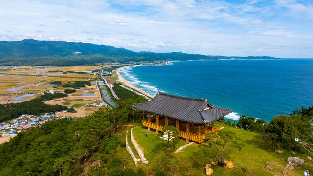 전국 최고의 트레킹 성지로 자리잡고 있는 영덕군 대짐리 관어대. 영덕군 제공