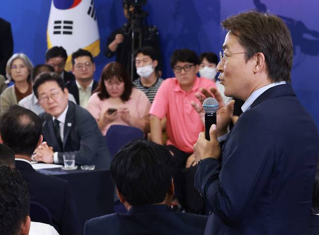 이재명 대통령이 지난 7월 4일 대전컨벤션센터에서 타운홀 미팅 형식으로 진행한 ‘국민소통 행보 2탄, 충청의 마음을 듣다’ 간담회에서 당시 권대영 금융위 사무처장이 발언하고 있다 (사진=연합뉴스)