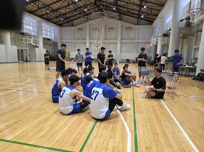 나고야FE 연습 체육관에서 삼성의 팀 미팅 장면. 류동혁 기자