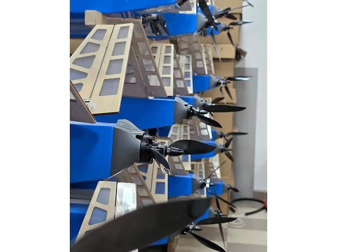 르비우 외곽의 베소마스사 공장에 쌓여 있는 '헌터 드론'의 모습. 보안상 시설 촬영은 금지 됐다. /베소마르 제공