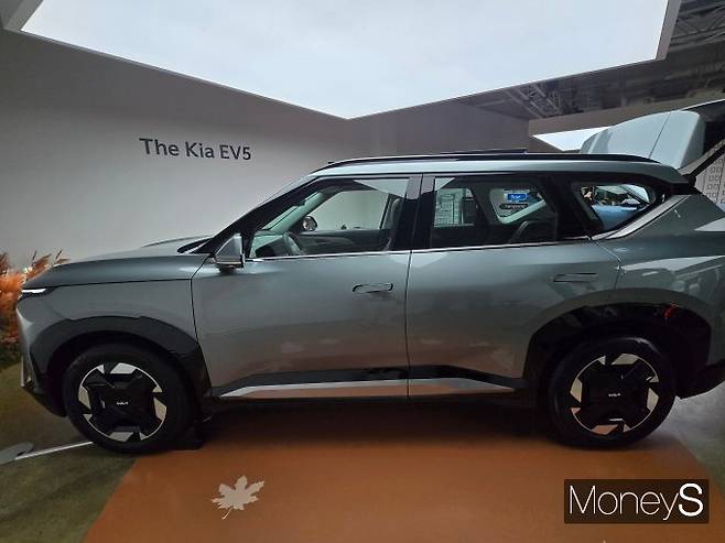 EV5는 패밀리카 수요를 겨냥한 전기 SUV로 NCM 배터리를 탑재해 가격 경쟁력을 강화했다. /사진=김이재 기자