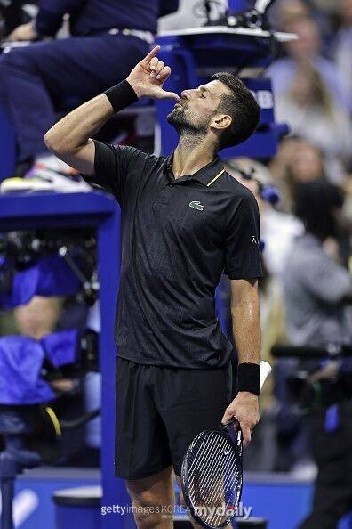 테니스 레전드 노바크 조코비치가 '소다팝' 챌린지를 세리머니로 선보이고 있다. / 게티이미지코리아