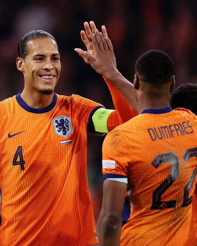 버질 판 다이크(왼쪽). 사진=네덜란드 국가대표팀 공식 SNS