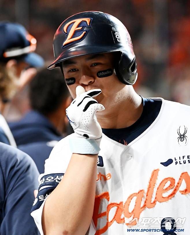 2일 대전 한화생명볼파크에서 열린 KIA와 한화의 경기, 5회말 1사 1,2루 한화 노시환이 3점홈런을 치고 기쁨을 나누고 있다. 대전=허상욱 기자wook@sportschosun.com/2025.09.02/