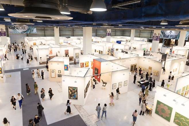 3일 서울 삼성동 코엑스에서 개막한 키아프 서울 내부 전경. Kiaf SEOUL 2025