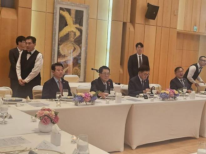 제80주년 중국 전승절 행사에 참여한 박지원 더불어민주당 의원과 한국 대표단. 박지원 페이스북