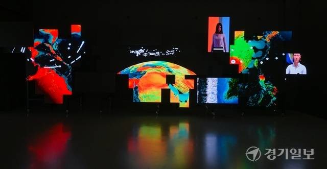 기후 예측 시뮬레이션을 통해 기후 위기를 표현한 장진승 작가의 <에어로스트라다>. 윤원규기자