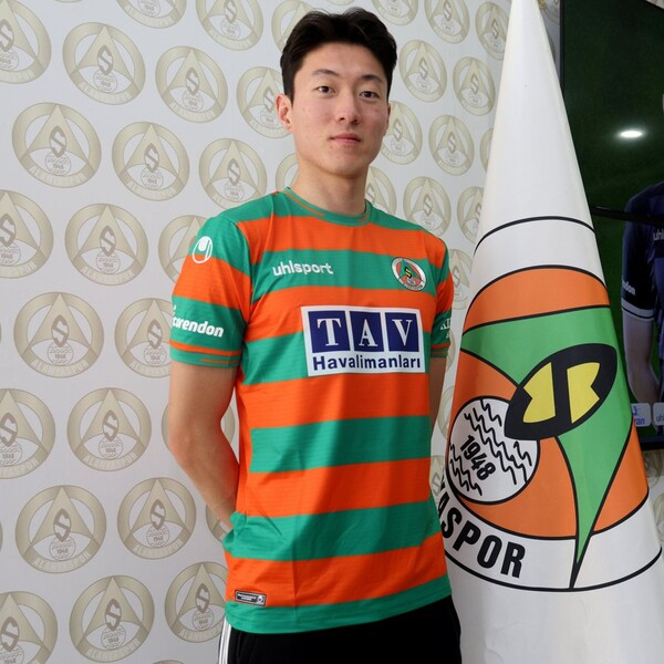 지난달 알란야스포르와 2년 재계약을 맺은 황의조. 알란야스포르 SNS