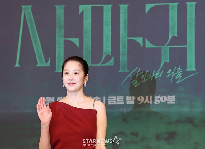 배우 고현정이 4일 오전 서울 양천구 SBS 목동사옥에서 진행된 SBS 금토드라마 '사마귀: 살인자의 외출' 제작발표회에 참석해 포즈를 취하고 있다. 잔혹한 연쇄살인마 ‘사마귀’가 잡힌지 20년이 지나 모방범죄가 발생하고, 이 사건 해결을 위해 한 형사가 평생을 증오한 ‘사마귀’인 엄마와 예상 못한 공조수사를 펼치며 벌어지는 고밀도 범죄 스릴러 '사마귀: 살인자의 외출'은 오는 5일 첫 방송된다. /2025.09.04 /사진=이동훈 photoguy@