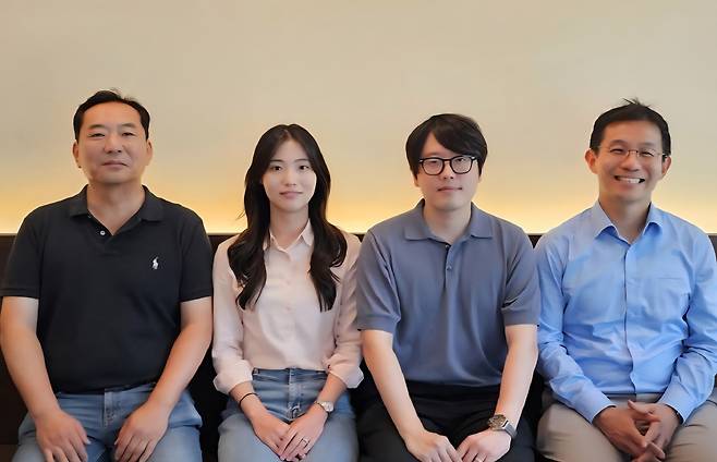 왼쪽부터 김영근 고려대 교수, 제 1저자인 정은진 연구원·전유상 박사, 남기태 서울대 교수.(과기정통부 제공)