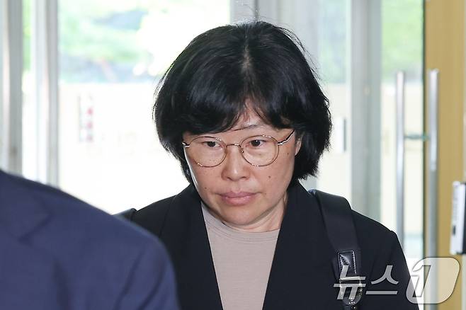 유재은 전 국방부 법무관리관이 5일 오후 서울 서초구 순직해병특검팀 사무실에서 채해병 순직 사건 외압에 관여했다는 의혹과 관련 피의자 신분으로 5차 조사를 받기 위해 출석하고 있다. 2025.9.5/뉴스1 ⓒ News1 안은나 기자