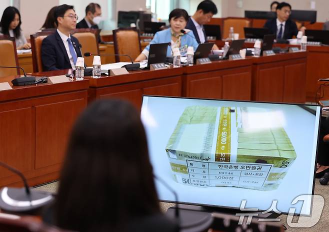 5일 서울 여의도 국회에서 열린 제429회 국회(정기회) 법제사법위원회 검찰 개혁 입법청문회에서 서영교 의원이 관봉권 띠지 유실 사건과 관련해 질문하고 있다. 2025.9.5/뉴스1 ⓒ News1 이승배 기자