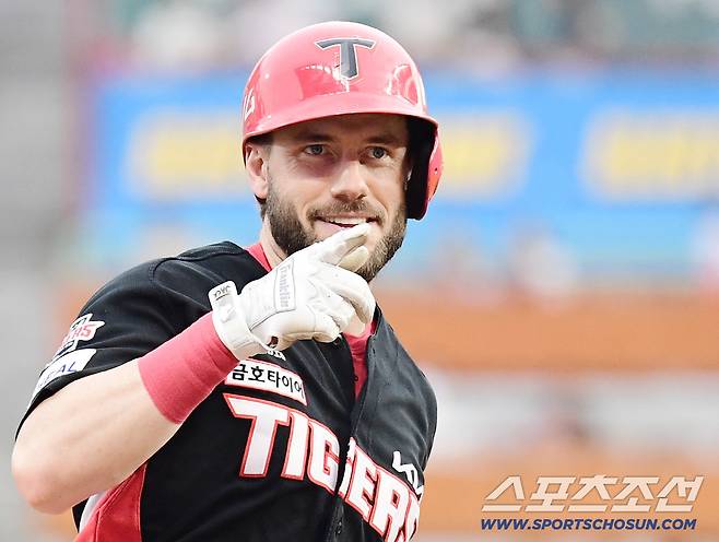 28일 인천 SSG랜더스필드에서 열린 KBO리그 SSG와 KIA의 경기. 1회초 선제 솔로홈런 날린 KIA 위즈덤. 인천=송정헌 기자songs@sportschosun.com/2025.08.28/