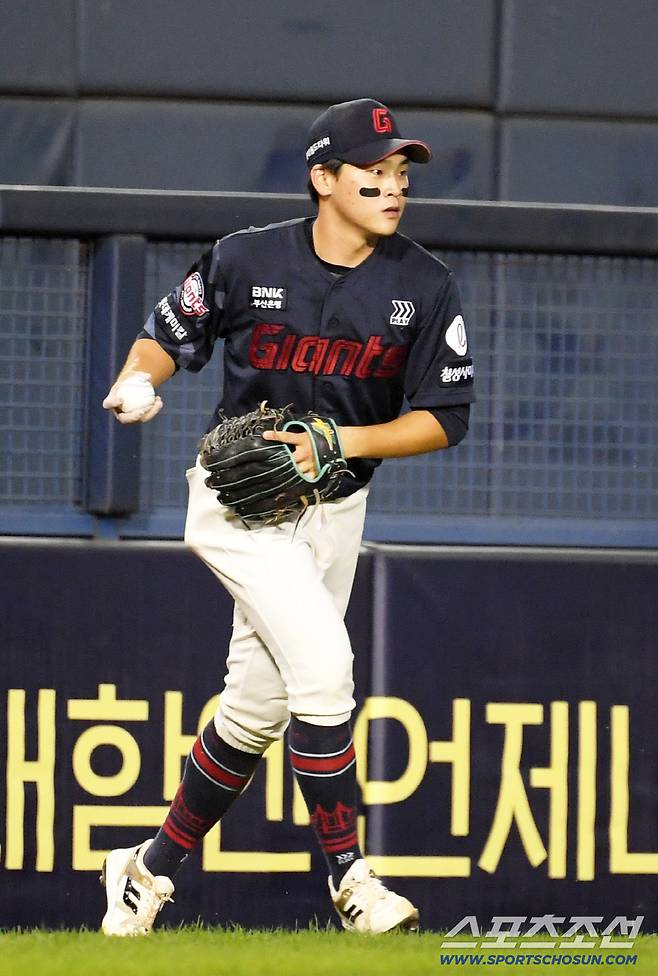 2일 잠실구장에서 열린 LG 트윈스와 롯데 자이언츠의 경기. 롯데 박찬형이 수비를 하고 있다. 잠실=박재만 기자 pjm@sportschosun.com/2025.09.02/