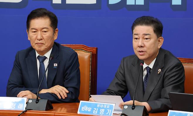 더불어민주당 김병기 원내대표가 5일 서울 여의도 국회에서 열린 최고위원회의에서 발언하고 있다./남강호 기자