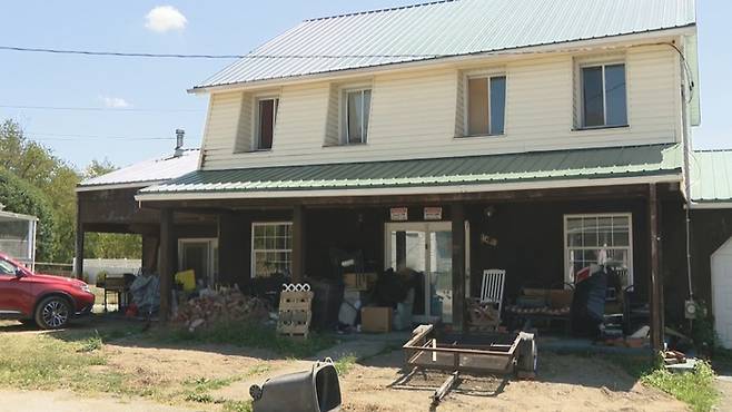 미국 펜실베이니아주의 한 주택 지하실에 감금됐던 5~14세 아이 5명이 지난달 8일(현지시간) 구출됐다. 사진=WTAE