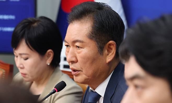 정청래 더불어민주당 대표가 5일 오전 서울 여의도 국회에서 열린 최고위원회의에서 발언하고 있다. 김영원 기자 forever@hani.co.kr