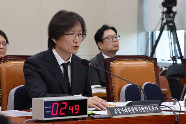 주병기 공정거래위원장 후보자가 5일 오후 서울 여의도 국회에서 열린 인사청문회에서 의원 질의에 답하고 있다. 김영원 기자 forever@hani.co.kr