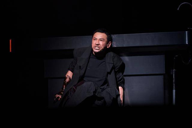 지난해 황정민이 주연해 매진 사례를 이룬 연극 '맥베스'. 샘컴퍼니 제공