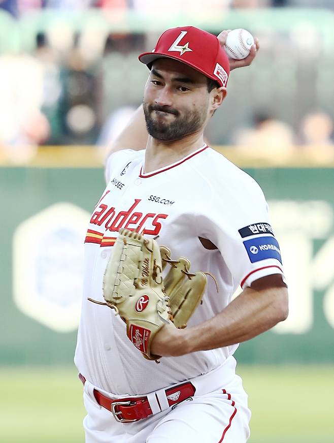 5일 인천 롯데 자이언츠전에 등판하는 미치 화이트. SSG 제공