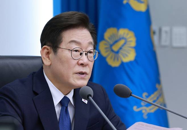 이재명 대통령이 4일 서울 용산 대통령실 청사에서 열린 9차 수석·보좌관 회의에서 발언하고 있다. 연합뉴스