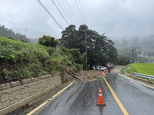 근남면 구산리 1466-2 굴구지 입구 토사 유실 현장. 울진군 제공