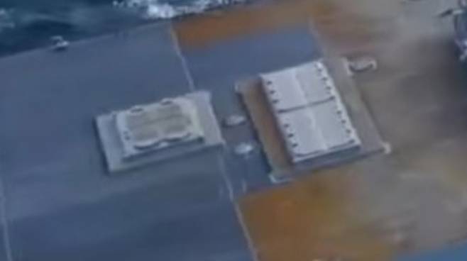 차세대 이지스 구축함(KDX-III Batch-II)에 탑재된 한국형 수직발사기 KVLS-II 시험형 구성. 사진 왼쪽의 4셀 구획이 신규 KVLS-II로, 오른쪽은 기존 KVLS 발사기다. 출처=엑스