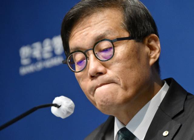 이창용 한국은행 총재가 지난달 28일 서울 중구 한국은행에서 열린 금융통화위원회를 마친 후 기자간담회를 하고 있다. 사진공동취재단