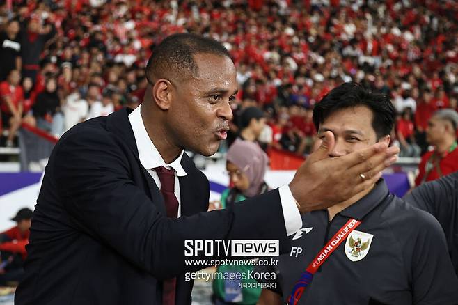 ▲ 패트릭 클루이베르트 인도네시아 축구대표팀 감독은 최근 내달 쿠웨이트, 레바논과 A매치 친선경기를 대비한 27명의 소집 명단을 발표했다. 오는 10월 2026 국제축구연맹(FIFA) 북중미 월드컵 아시아지역 4차예선을 치르는 인도네시아 입장에서는 최종 모의고사라는 점에 매우 중요한 의미를 지닌다.