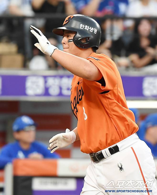 31일 대전 한화생명볼파크에서 열린 삼성-한화전. 1회말 2사 1루 노시환이 투런포를 친 후 환호하고 있다. 대전=정재근 기자 cjg@sportschosun.com/2025.8.31/