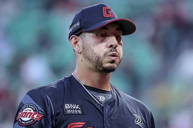 롯데 입단 후 5경기에서 23과 3분의 1이닝을 던지는 동안 평균자책점 8.87을 기록 중인 벨라스케즈. 롯데 자이언츠 제공