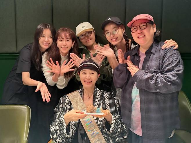 김혜수 생일파티에 한효주, 한지민, 윤소이, 박준면, 박혜령 감독이 참석했다. /사진=인스타그램 갈무리
