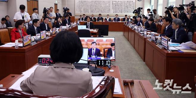 4일 서울 여의도 국회에서 법제사법위원회 전체회의 '검찰개혁 공청회'가 열리고 있다. 윤창원 기자