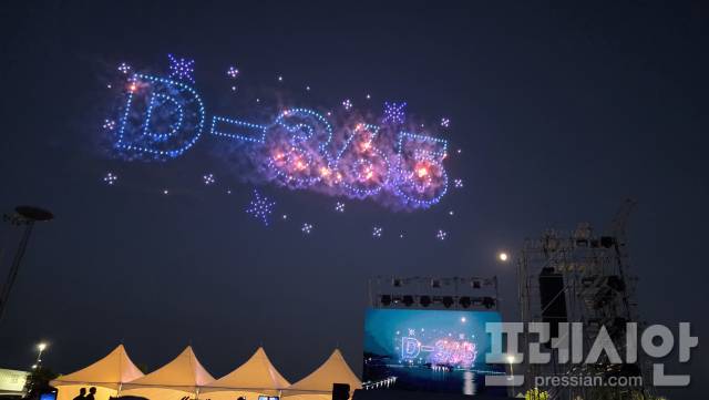 ▲드론으로 표현한 '여수섬박람회 D-365'ⓒ프레시안(지정운)